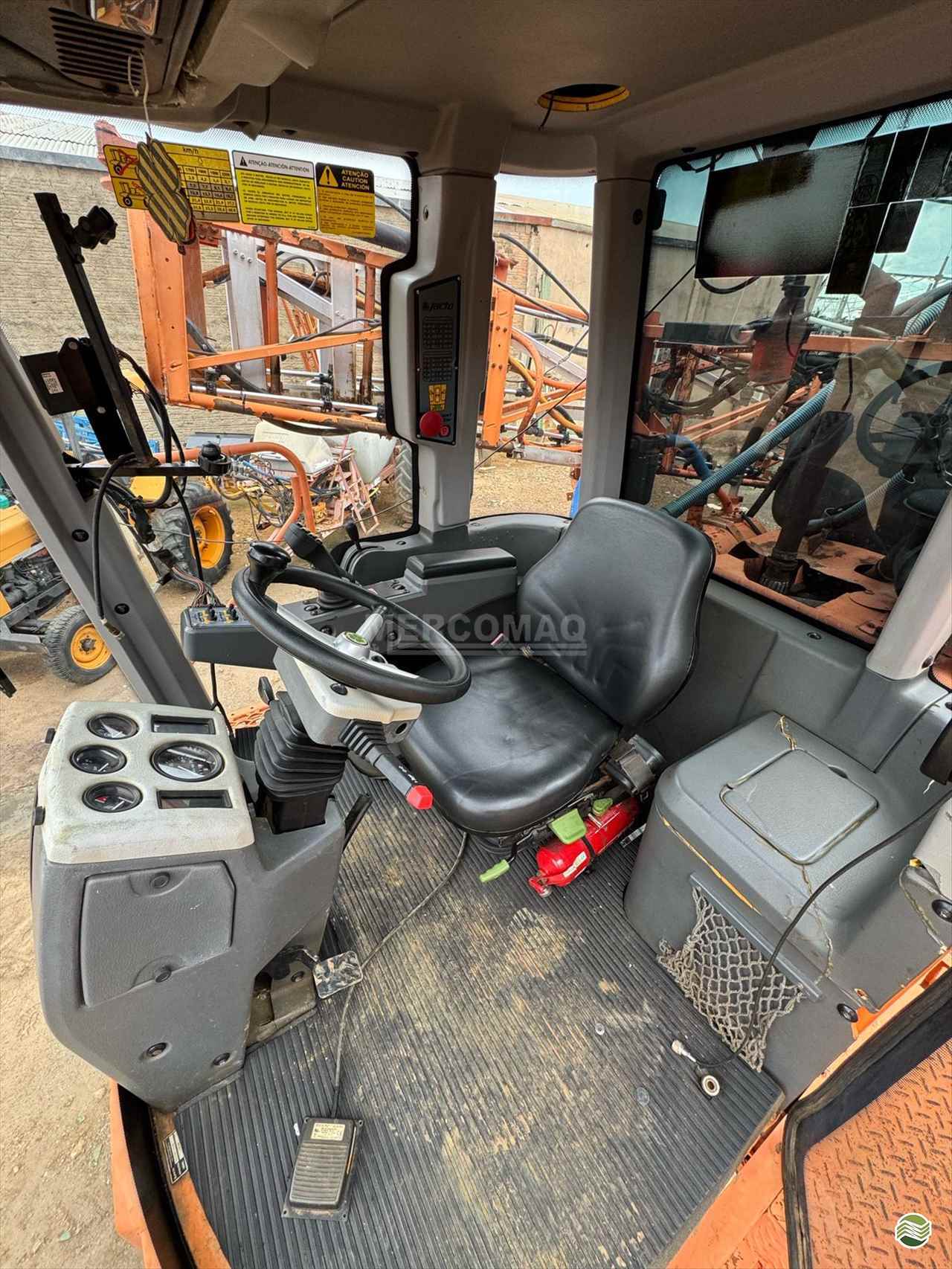PULVERIZADOR JACTO UNIPORT 2500 STAR Tração 4x2 Mercomaq - JAN PRIMAVERA DO LESTE MATO GROSSO MT
